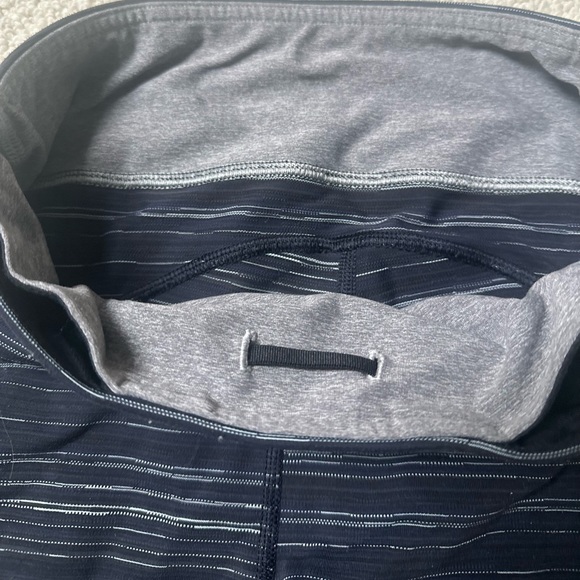 Lululemon 7/8 running leggings - Picture 5 of 11